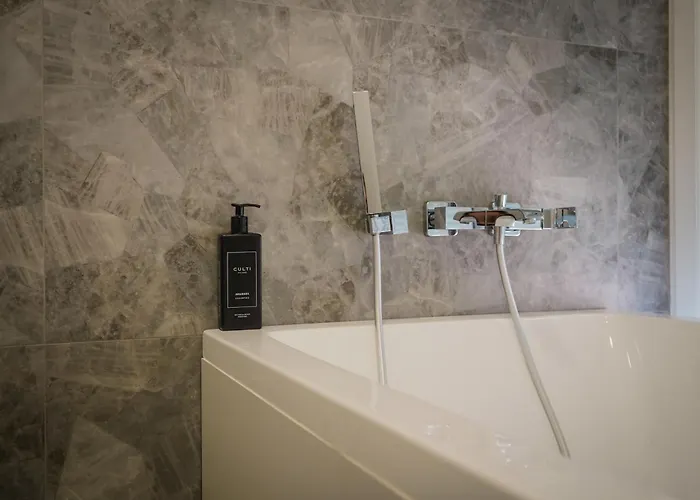 ホテル Arka Art Theatre Atelier ティラナ