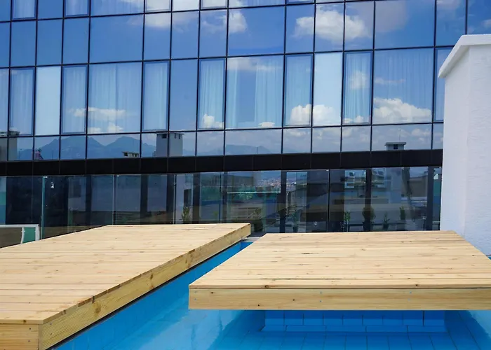 ホテル Arka Art Theatre Atelier ティラナ