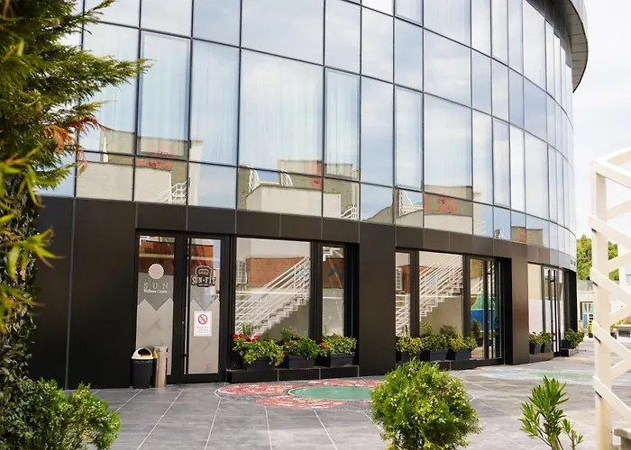 Arka Art Theatre Atelier 5*